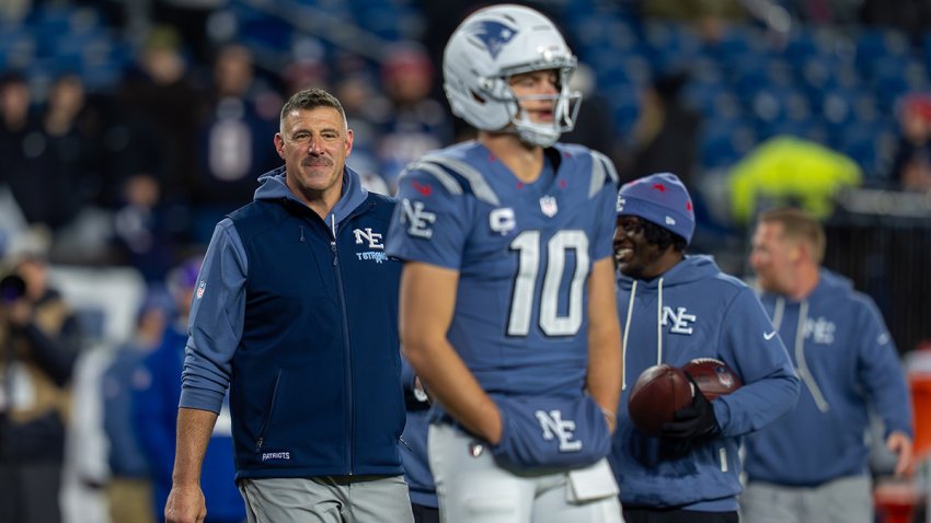 atriots head coach Mike Vrabel and quarterback Drake Maye