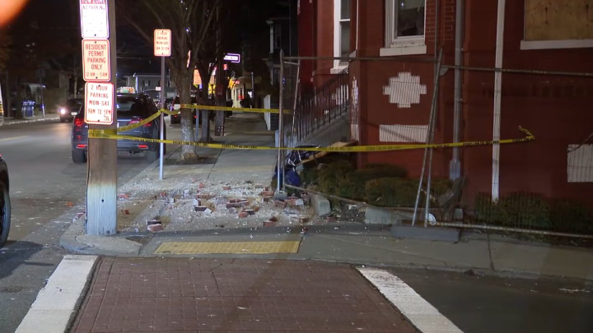 Chelsea, MA: Bricks Fall From Vacant Building, Collapse Zone Established