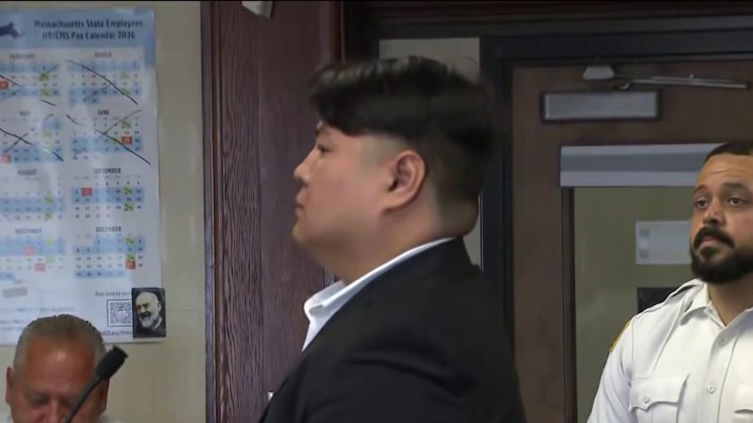 John Tam, exenfermero del Boston Children's Hospital, comparece ante el Tribunal Superior de Suffolk el 27 de julio de 2026.
