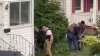 Agentes de ICE detienen a una persona en Norwood tras choque y persecución a pie