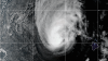 Lowell se debilita a tormenta tropical, pero amenaza con inundaciones a las islas hawaianas