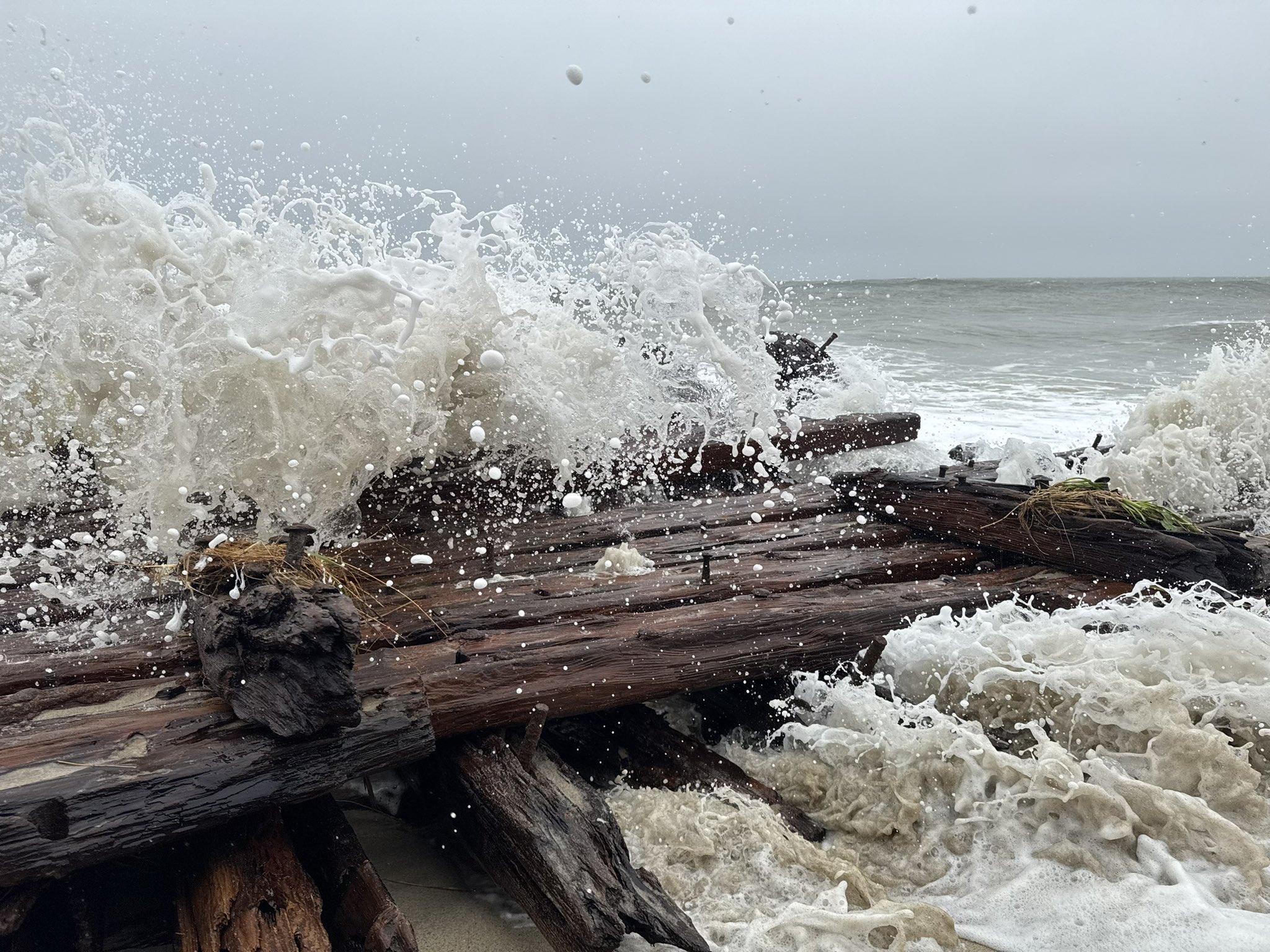Nor’easter revela posibles restos de naufragio de hace más de 100 años en Nantucket